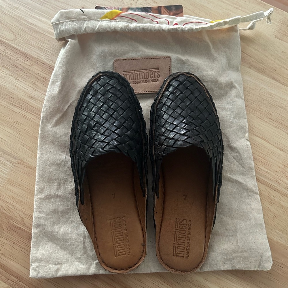 Gorgeous Charcoal Mohinders Woven Slides New w/ Tags.